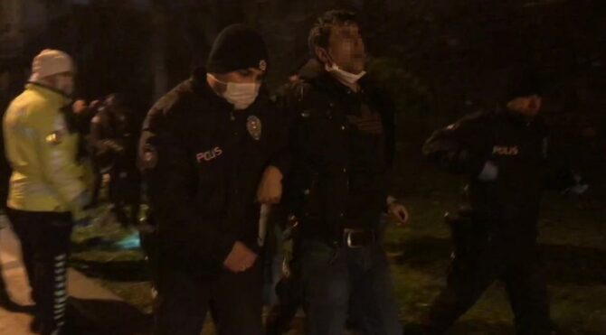 Polisten ayakkabısını, gazeteciden iyi çekmesini istedi