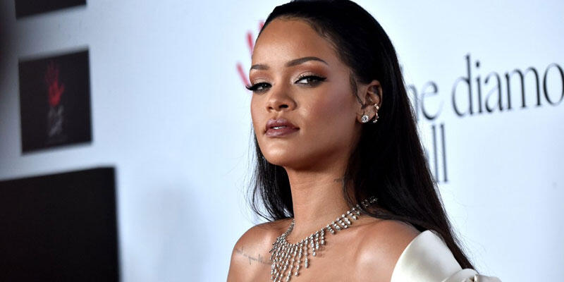 Rihanna'dan Hintli çiftçilere destek! 