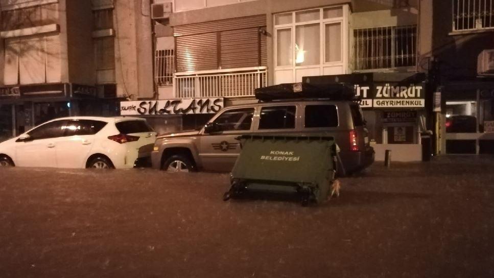 Uyarılar yapıldı: İzmir felaketi yaşıyor evden çıkmayın