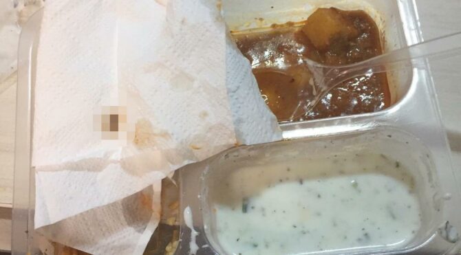 Sağlıkçılara verilen yemekten çıktı! Mide bulandırdı