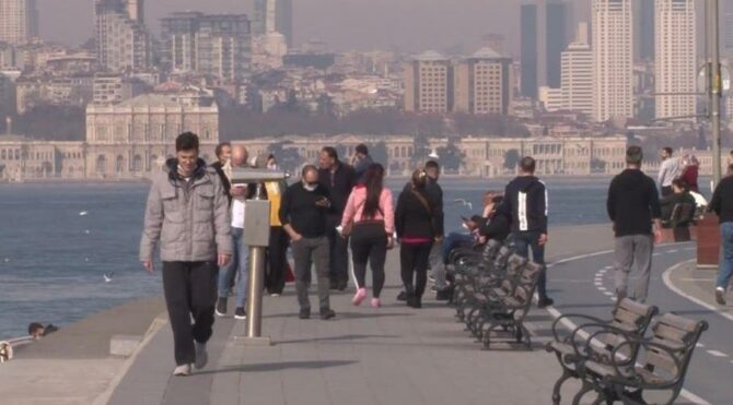 Sahilde pes dedirten görüntü: Doldu taştı