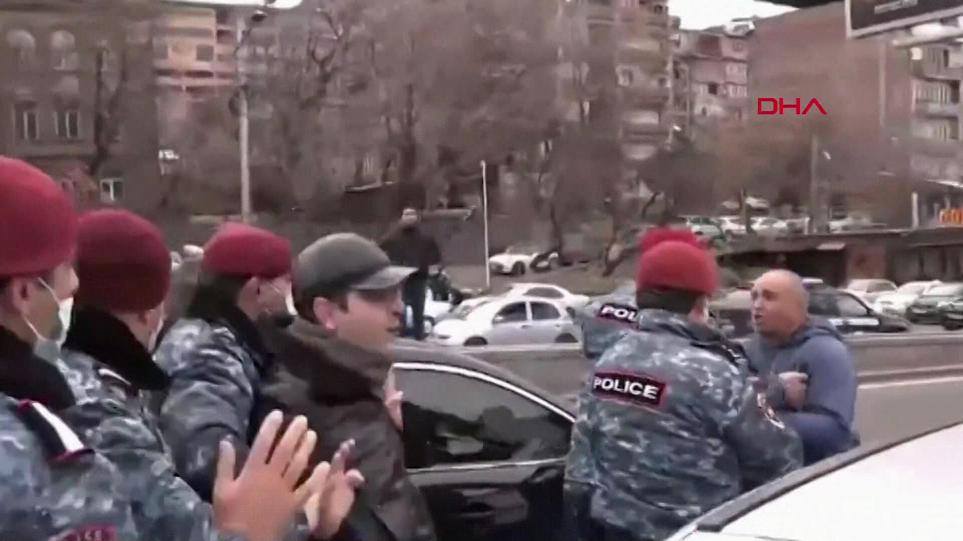 Son dakika! Darbe girişimi sonrası Ermenistan sokaklarında hareketlilik