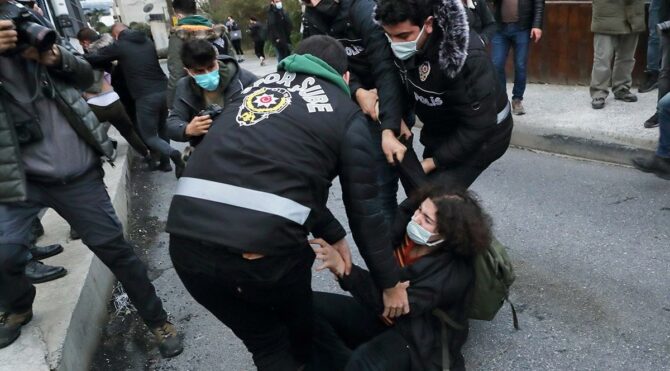 Son dakika… İstanbul Valiliği’nden ‘Boğaziçi’ açıklaması: 98 kişi serbest bırakıldı