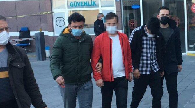 Su arıtma cihazının filtresini değiştirmeye geldiler, soygun yaptılar