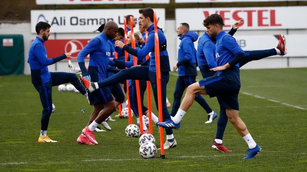 Trabzonspor 3 eksikle çalıştı