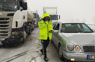 Bursa-İzmir karayolu kaza ve tipi sebebiyle trafiğe kapandı