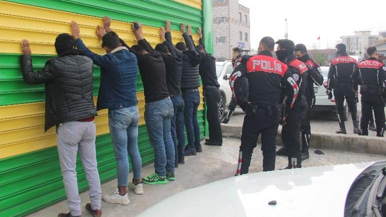 Şanlıurfa'da silahlı çatışma kamerada: 30 gözaltı