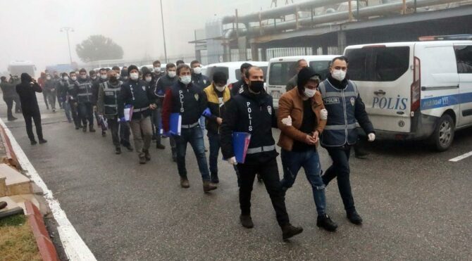 ‘Ucuza satıyoruz’ diyerek 39 ilde 80 kişiyi dolandırdılar