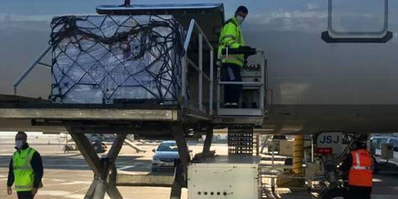 Ukrayna'nın Hindistan'dan aldığı Kovid-19 aşısının ilk partisi THY aracılığıyla Kiev'e ulaştırıldı