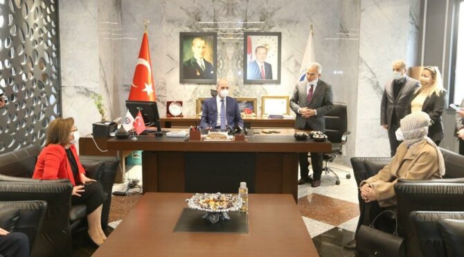 Üniversitede tepki çeken fotoğraf