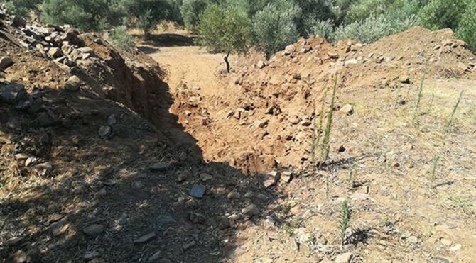 Uzman çavuş define aramak için kaçak kazı yaparken yakalandı