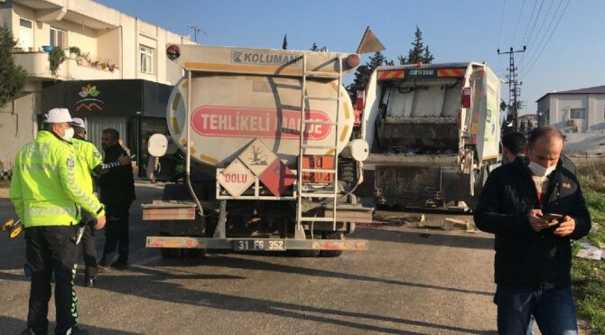 Yakıt tankeri çöp kamyonuna çarptı, temizlik işçisi hayatını kaybetti