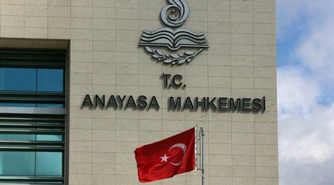 ‘Yeni Anayasa diyenler önce AYM kararını uygulasın’