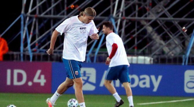 2022 Dünya Kupası eleme maçı öncesi Katar protestosu