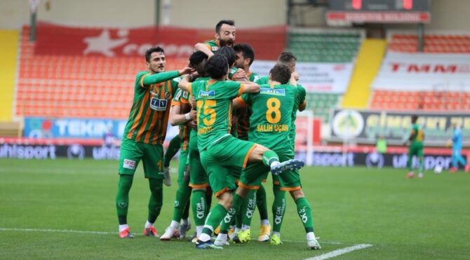 Alanyaspor, Antalyaspor’un süper serisini farkla bitirdi!