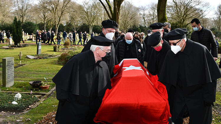 Almanya'da vefat eden 91 yaşındaki Kore Gazisi, Türk bayrağıyla son yolculuğuna uğurlandı