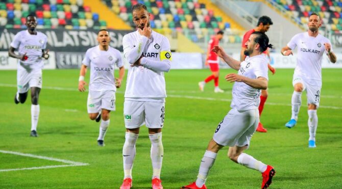Altay, Tuzlaspor’a patladı… Kırmızı kart her şeyi değiştirdi