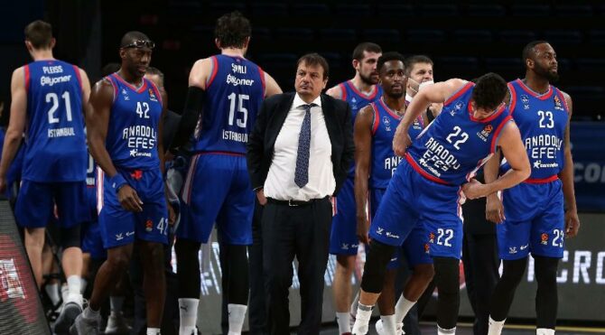 Anadolu Efes rekor kırdığı maçta Valencia’yı rahat geçti