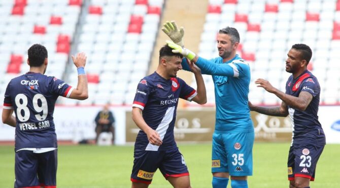 Antalyaspor’da Gökdeniz Bayrakdar 6 hafta yok
