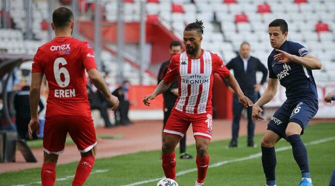Antalyaspor Kasımpaşa’ya da kaybetmedi! Yenilmezlik serisi 13 maç…