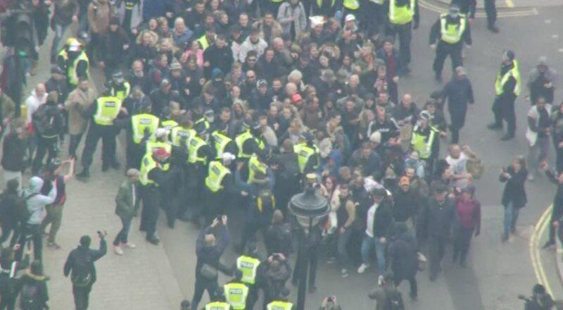 Avrupa'da kısıtlama protestosu