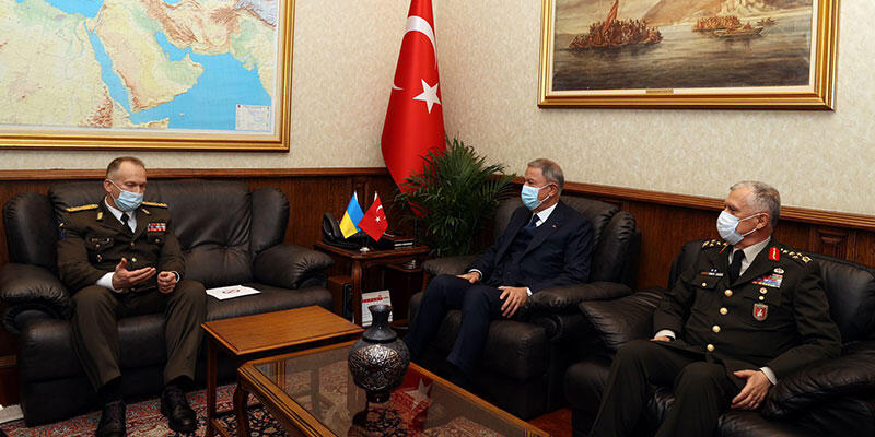 Bakan Akar, Ukrayna Kara Kuvvetleri Komutanı Korgeneral Syrskyi'yi kabul etti