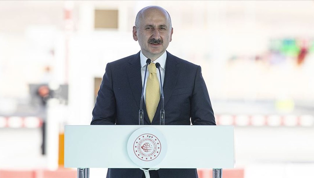 Bakan Karaismailoğlu: Süveyş Kanalı'ndaki kazada ihtiyaç halinde yardıma hazırız