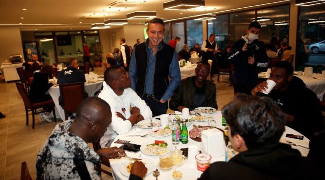 Başkan Ali Koç takımı motive etmeye çalışıyor… ‘Bizler inandık siz de inanın’