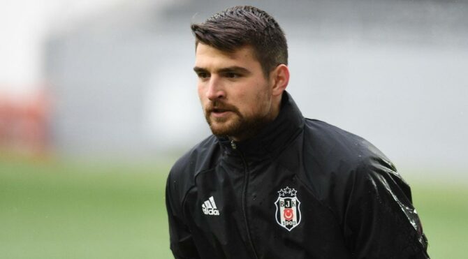Beşiktaş’ın kalecisi Ersin Destanoğlu’na büyük onur