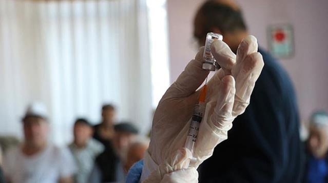 Bilim Kurulu üyesinden Diyanet'e fetva çağrısı: Ramazan ayında aşı olacaklar oruç tutmayabilsin