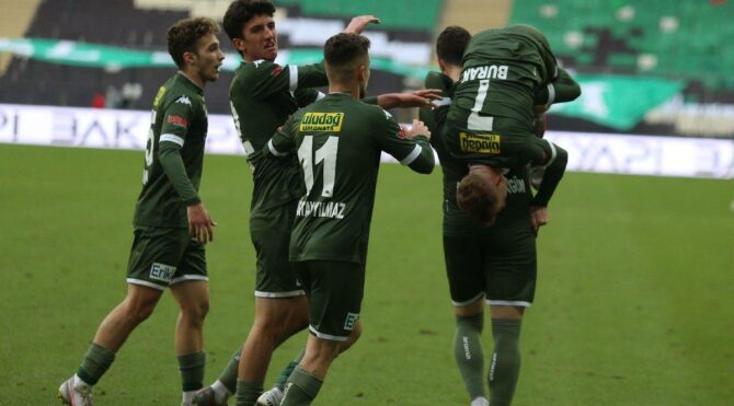 Bursaspor’un attığı 5 şutun 1’i gol oluyor
