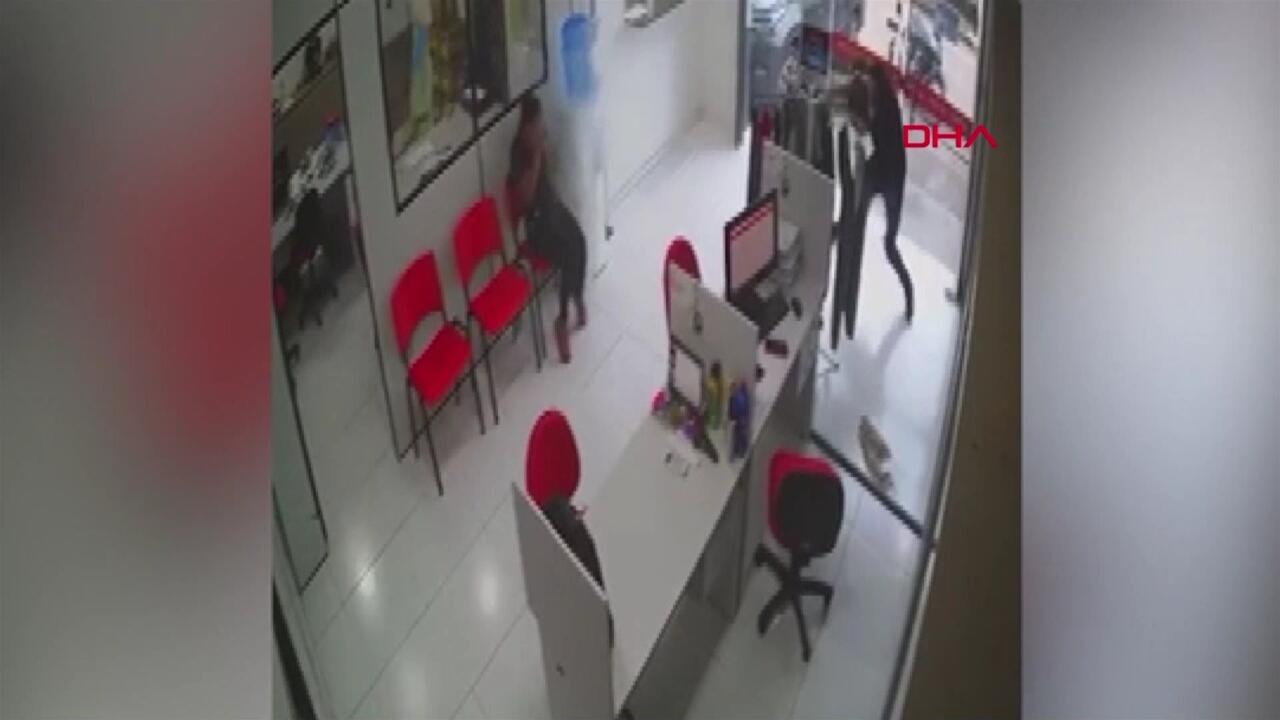 Çatışmanın ortasında kaldı