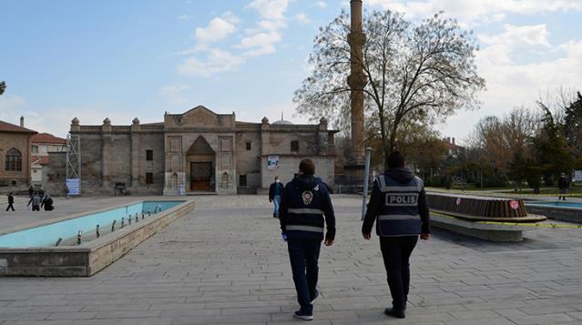 'Çok yüksek riskli' Aksaray pazar günü tam kapanmayacak