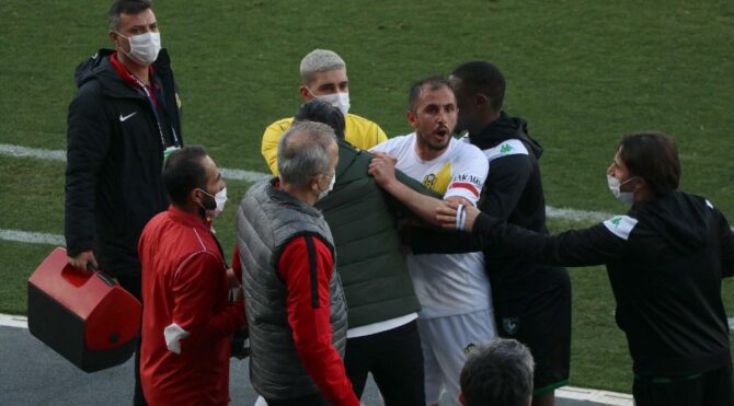 Denizlispor Yeni Malatya maçında Zeki Yavru çılgına döndü