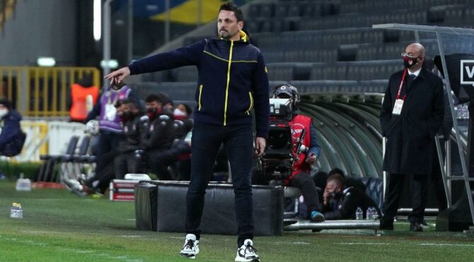 Erol Bulut isyan etti: Bilmiyorum VAR’dan hakem nasıl izledi ama…