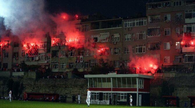 Fatih Karagümrük taraftarının stat isyanı