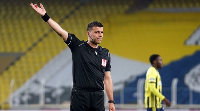 Fenerbahçe-Antalyaspor maçında Ümit Öztürk önce penaltı verdi sonra…