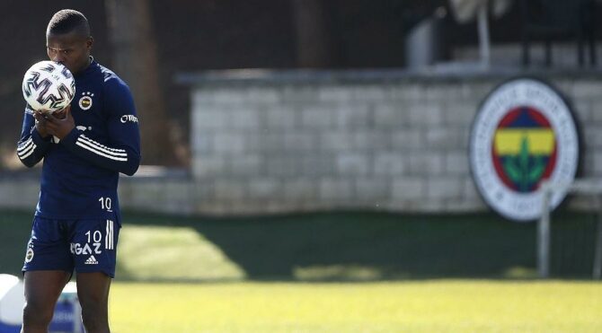 Fenerbahçe’de Mbwana Samatta’ya büyük destek! Uçakta moral tezahüratı…