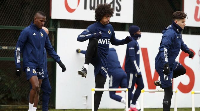 Fenerbahçe’de Sinan Gümüş sakatlandı