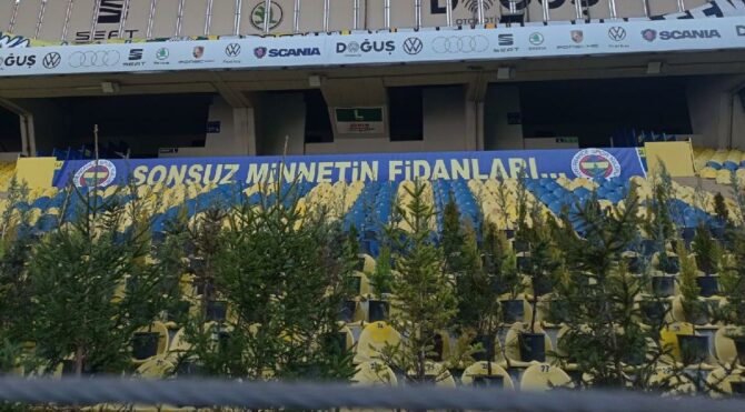 Fenerbahçe tribünlerinde fidanlar yer aldı!