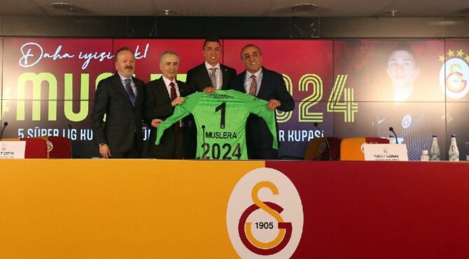 Fernando Muslera, Galatasaray ile 2024 yılına kadar sözleşme uzattı