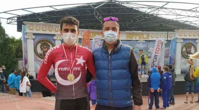 Furkan Akçam’dan altın madalya