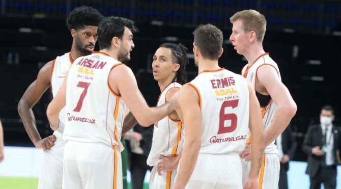 Galatasaray ateşle oynuyor