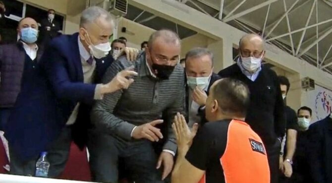 Galatasaray, Büyükçekmece Basketbol’a mağlup oldu ortalık karıştı