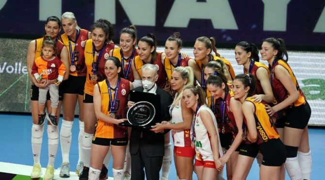 Galatasaray ikincilik madalyasını aldı