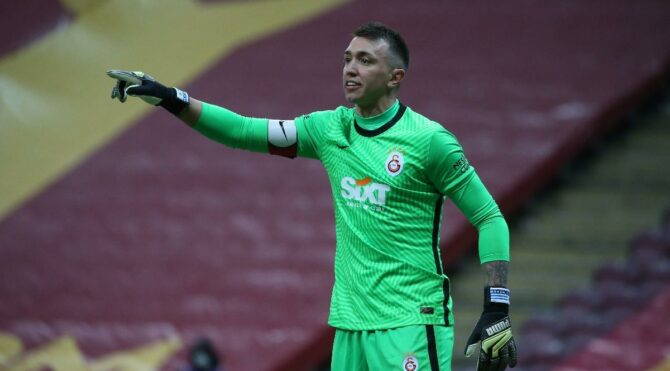 Galatasaray yeni sözleşme için Muslera’ya Mayıs’ı işaret etti