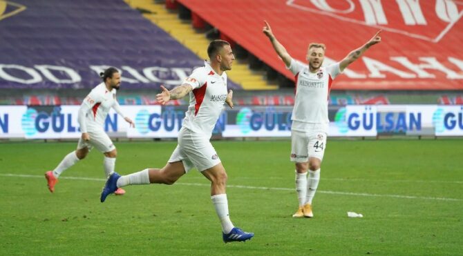 Gaziantep FK, Gençlerbirliği’ni 10 kişiyle mağlup etti