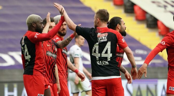 Gaziantepspor-Denizlispor maçında kritik üç puan