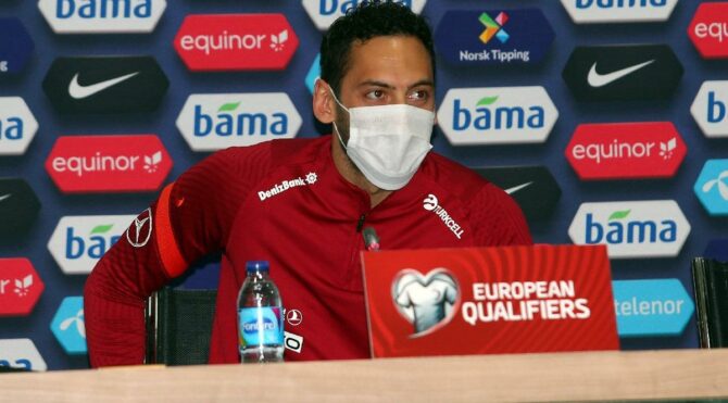 Hakan Çalhanoğlu: ‘Ben olsam Ibrahimovic ile Burak Yılmaz’ı birlikte oynatırdım’