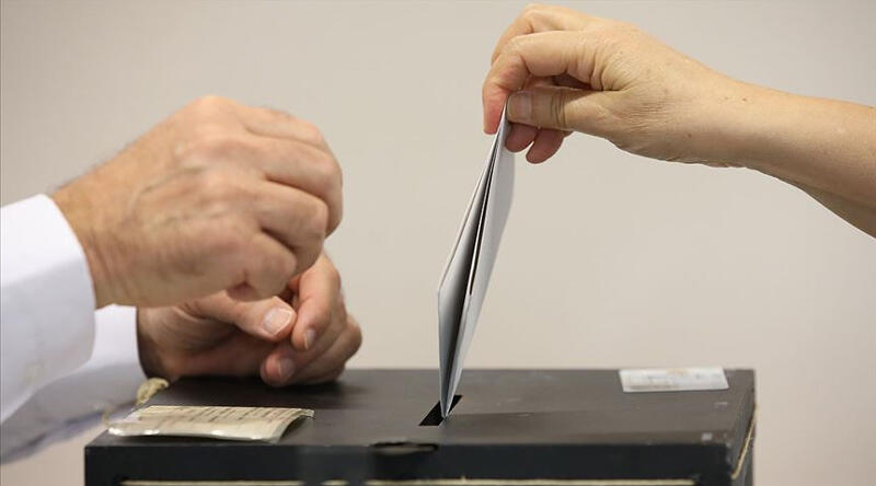 Hollanda yarın sandık başına gidiyor